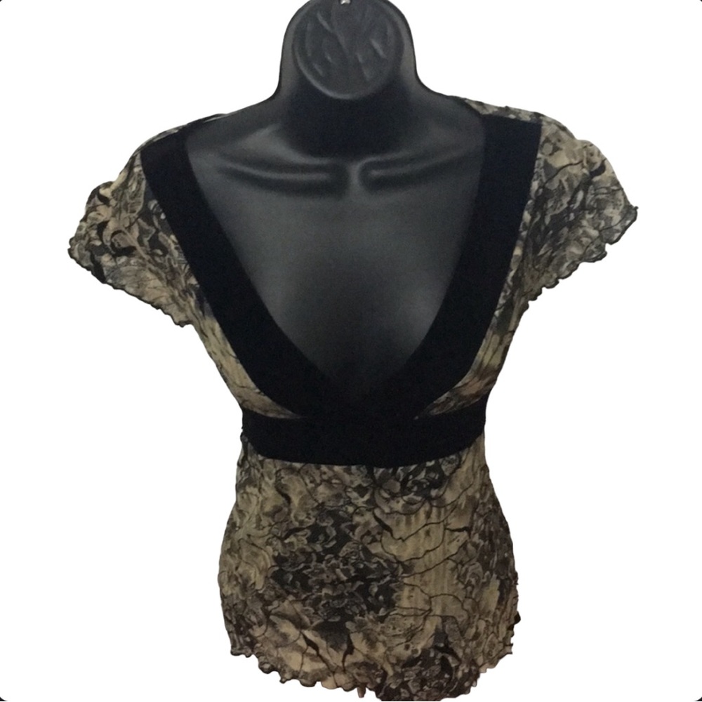 100% polyester Top size medium